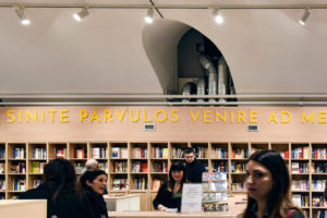 interior design Turella Nico Celidoni progetto ristrutturazione restyling spazi commerciali Vicariato Sinite Parvulos cardinale Angelo De Donatis
